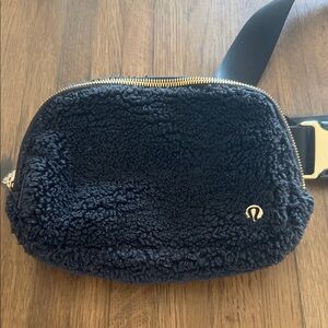 lululemon athletica Black Sherpa Crossbody Belt Bag